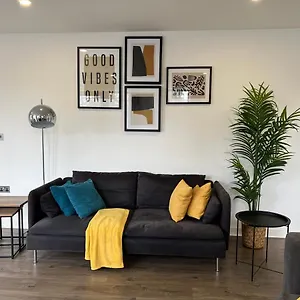 Holiday home 3bed Flat 3wc And Great Location Near Excel City Airport O2 And Canning Town Station, London